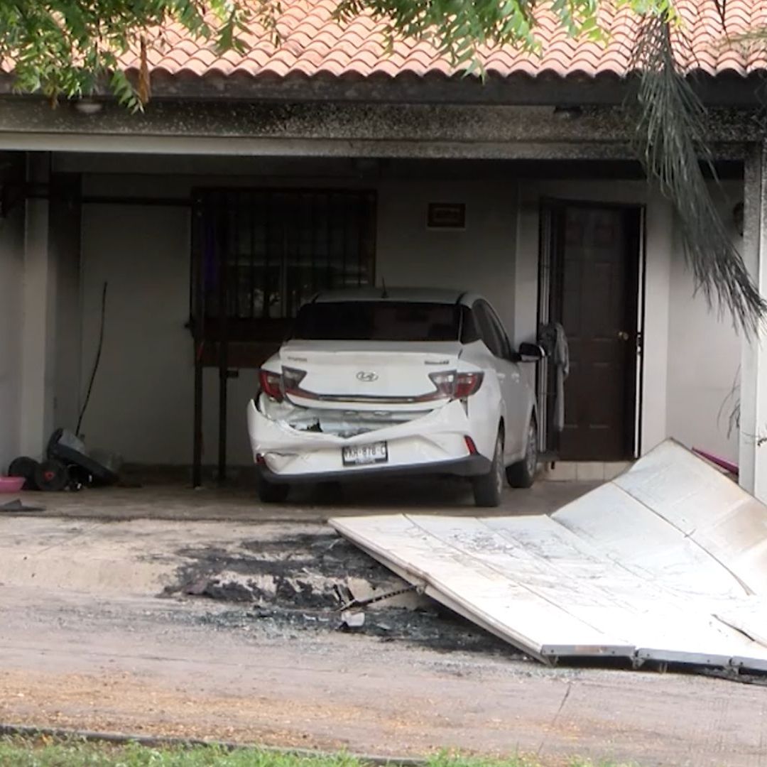 Grupo Armado Roba Auto, lo Estrella Contra Casa y Provocan Incendio en Culiacán